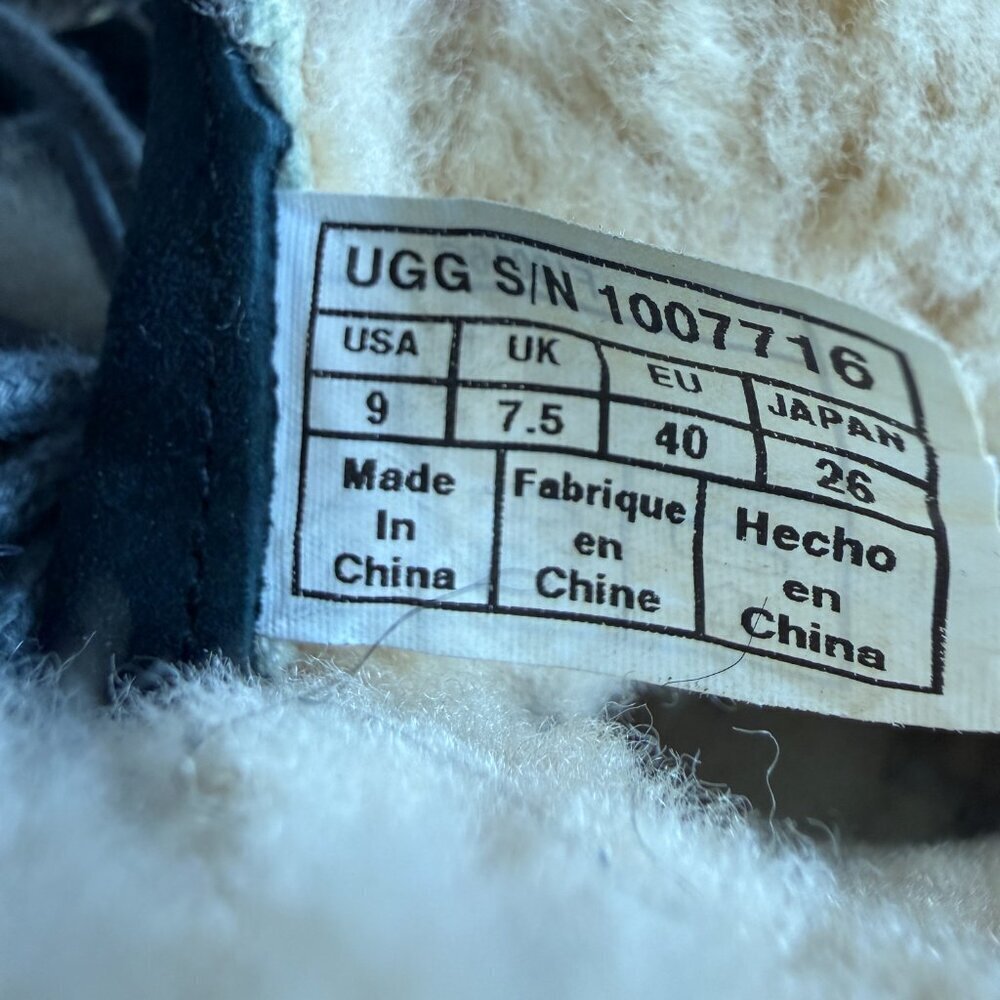 EUC UGG Chickaree Black Sheepskin Suede Lace Up Boots S/N 1007716 - Picture 9 of 11